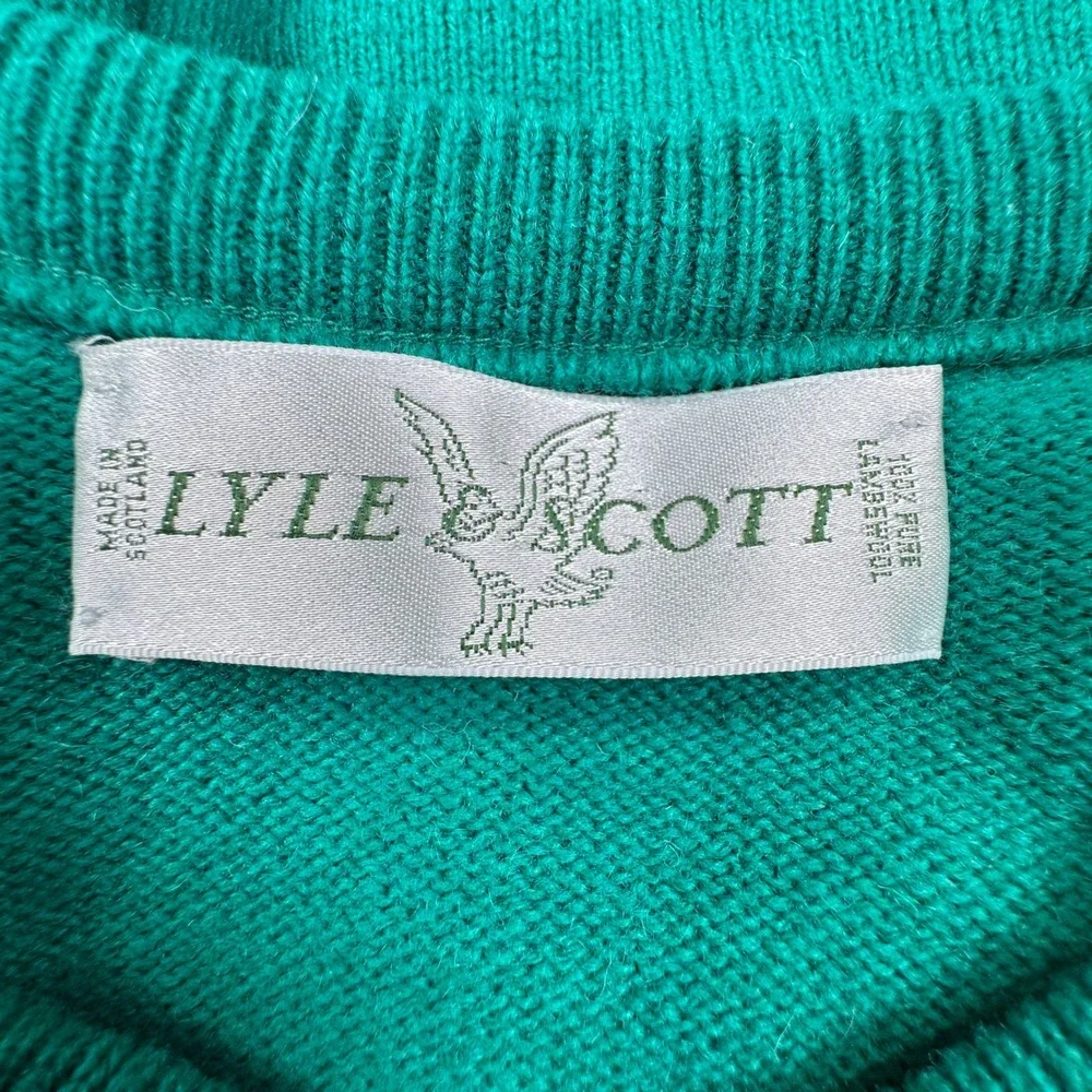 Lyle & Scott *orders ship